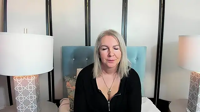 Snapshot of EricaTop chatting on December 2024 06:33:01 PM EricaTop online show from December 2024 06:33:01 PM