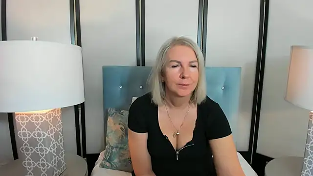 Snapshot of EricaTop chatting on December 2024 06:09:01 AM EricaTop online show from December 2024 06:09:01 AM