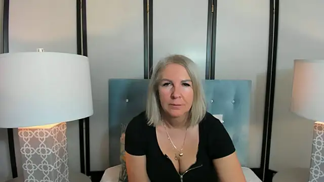 Snapshot of EricaTop chatting on December 2024 05:56:01 AM EricaTop online show from December 2024 05:56:01 AM