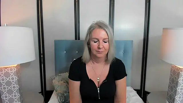 Snapshot of EricaTop chatting on February 2025 09:37:02 PM EricaTop online show from February 2025 09:37:02 PM