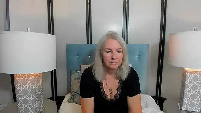 Snapshot of EricaTop chatting on October 2025 04:04:01 PM EricaTop online show from October 2025 04:04:01 PM