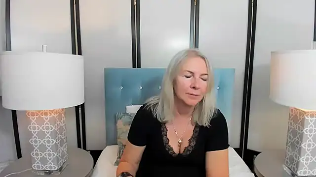 Snapshot of EricaTop chatting on October 2025 06:05:01 PM EricaTop online show from October 2025 06:05:01 PM