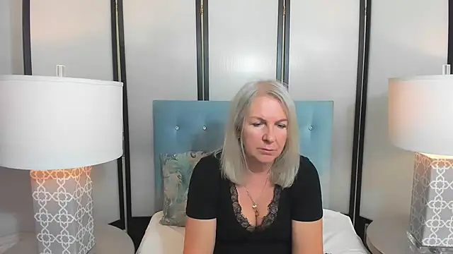 Snapshot of EricaTop chatting on October 2025 04:18:02 PM EricaTop online show from October 2025 04:18:02 PM