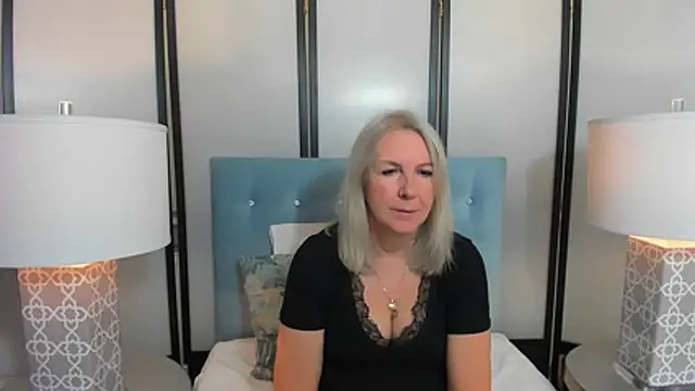 Snapshot of EricaTop chatting on October 2025 05:04:02 AM EricaTop online show from October 2025 05:04:02 AM