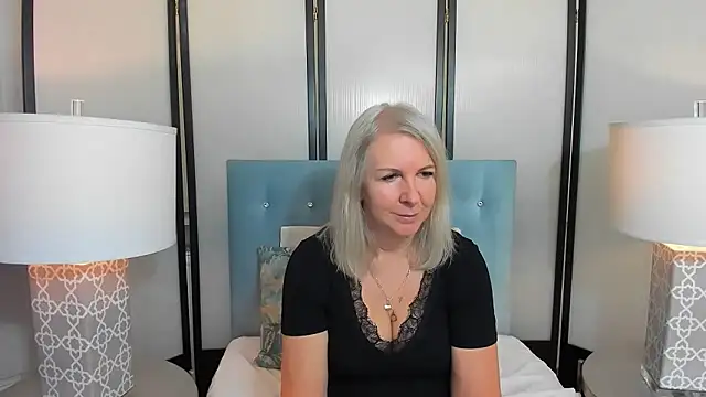 Snapshot of EricaTop chatting on November 2025 06:04:02 AM EricaTop online show from November 2025 06:04:02 AM