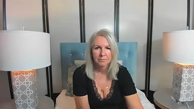 Snapshot of EricaTop chatting on November 2025 04:52:02 PM EricaTop online show from November 2025 04:52:02 PM