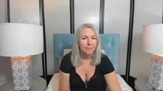 Snapshot of EricaTop chatting on November 2025 05:24:01 PM EricaTop online show from November 2025 05:24:01 PM