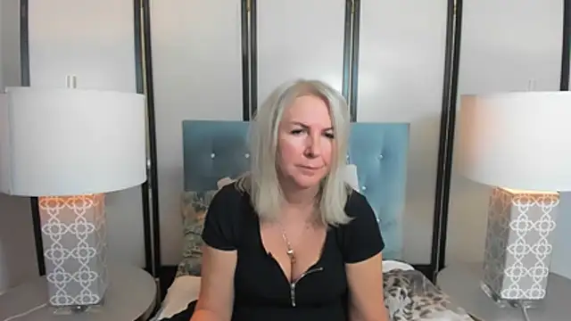 Snapshot of EricaTop chatting on November 2025 08:25:02 AM EricaTop online show from November 2025 08:25:02 AM