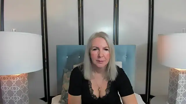 Snapshot of EricaTop chatting on November 2025 06:05:02 AM EricaTop online show from November 2025 06:05:02 AM