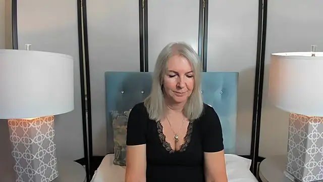 Snapshot of EricaTop chatting on December 2025 05:29:02 PM EricaTop online show from December 2025 05:29:02 PM