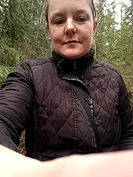 SwedishJennifer online show from April 2026 12:28:01 PM