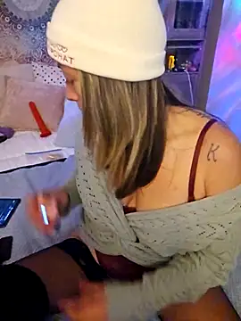 Snapshot of _NinaLuvSins_ chatting on October 2025 04:31:01 PM NinaLuvSins online show from October 2025 04:31:01 PM