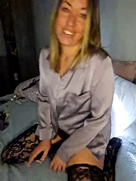 Snapshot of _NinaLuvSins_ chatting on November 2025 12:40:02 PM NinaLuvSins online show from November 2025 12:40:02 PM