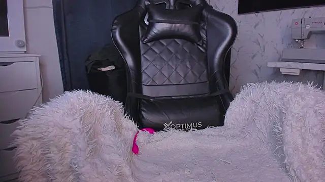 Lisegg  online show from February 2025 08:04:01 PM