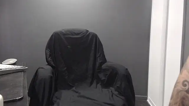 Snapshot of poisonivyx chatting on October 2025 01:11:01 AM poisonivyx online show from October 2025 01:11:01 AM