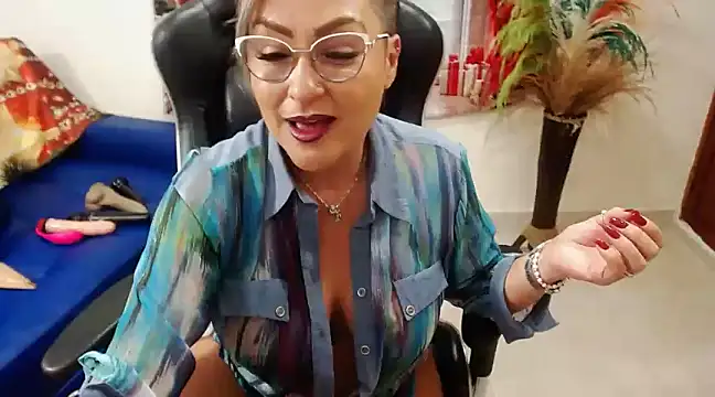 Tamara Luaren online show from December 2024 12:31:01 AM