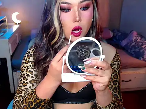 HOTnWILDalice online show from October 2025 01:03:01 AM