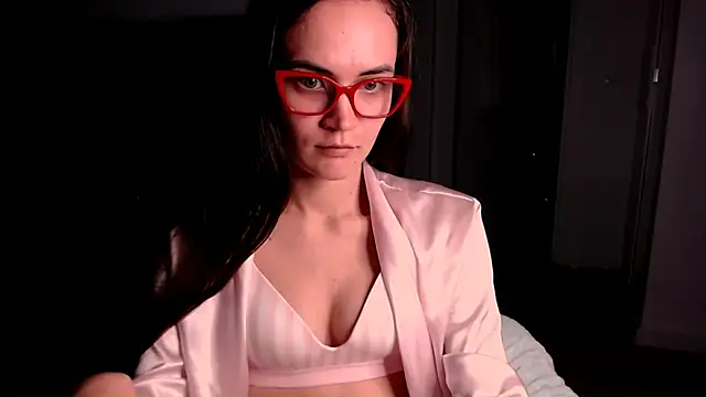 EvelynGG online show from November 2025 07:34:01 PM