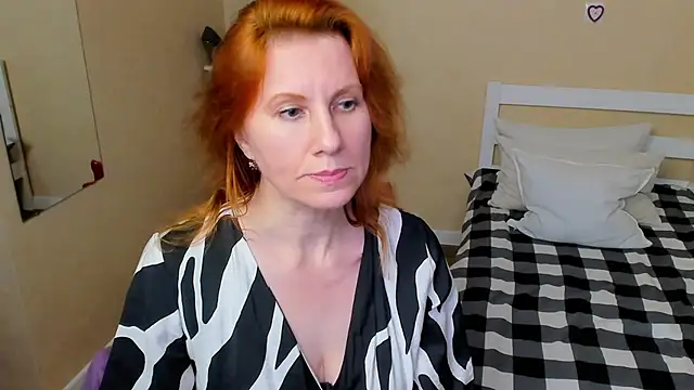 Snapshot of FoxySophia chatting on November 2025 01:04:02 AM FoxySophia online show from November 2025 01:04:02 AM