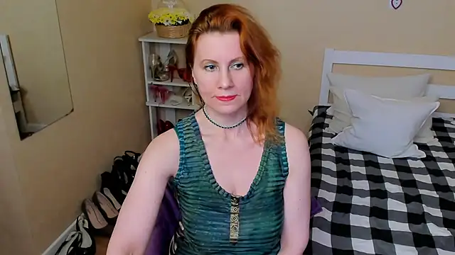 Snapshot of FoxySophia chatting on November 2025 09:09:02 PM FoxySophia online show from November 2025 09:09:02 PM