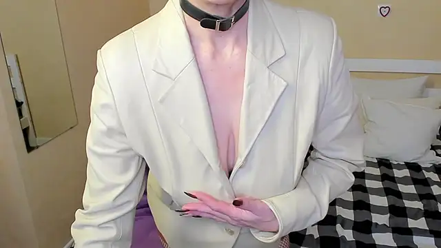 Snapshot of FoxySophia chatting on November 2025 09:30:01 AM FoxySophia online show from November 2025 09:30:01 AM