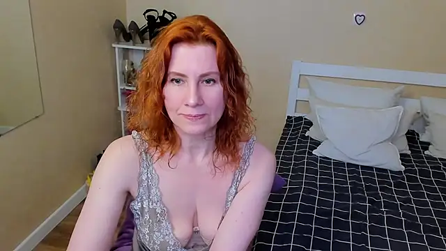 Snapshot of FoxySophia chatting on November 2025 01:05:02 AM FoxySophia online show from November 2025 01:05:02 AM