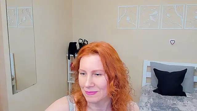 FoxySophia online show from February 2026 07:10:02 PM