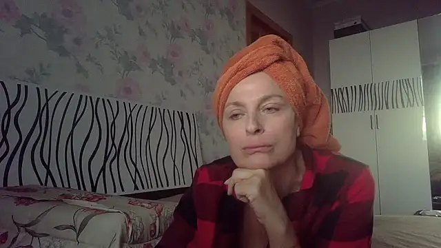 LindaStarS online show from October 2025 02:41:01 PM