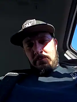 Snapshot of UncutHammer69 chatting on January 2025 11:37:02 PM UncutHammer69 online show from January 2025 11:37:02 PM