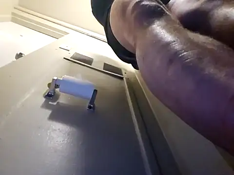 Snapshot of UncutHammer69 chatting on March 2025 03:18:02 AM UncutHammer69 online show from March 2025 03:18:02 AM