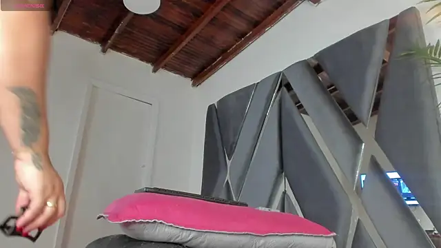 moonsweet1 online show from January 2025 06:18:01 PM