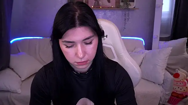 Snapshot of EmilyCandyy chatting on November 2025 07:18:02 AM EmilyCandyy online show from November 2025 07:18:02 AM