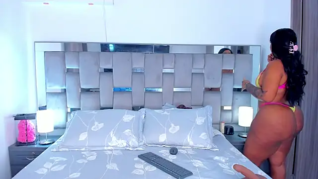 Cammiila online show from December 2025 07:42:01 PM