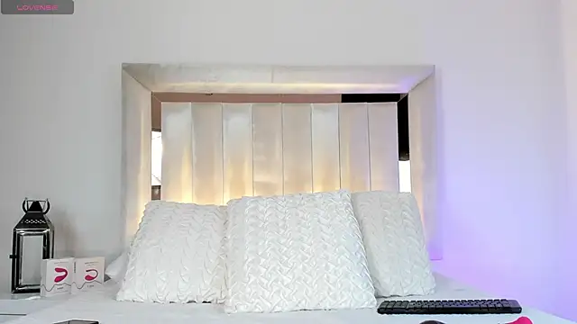 Snapshot of SUSIEPOWELL chatting on December 2024 09:57:01 PM SUSIEPOWELL online show from December 2024 09:57:01 PM