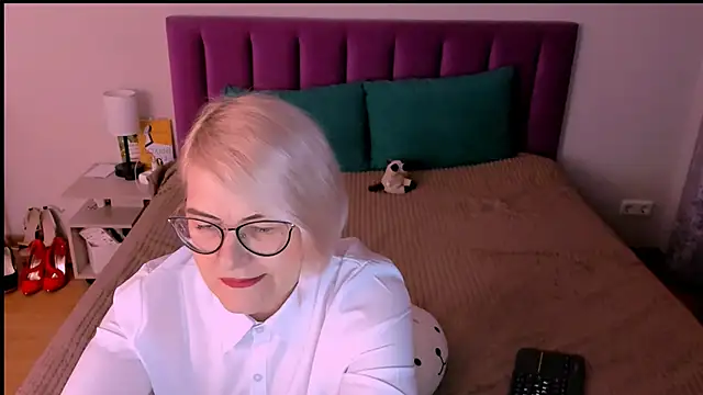 sabrinamacmarren online show from October 2025 03:38:02 PM