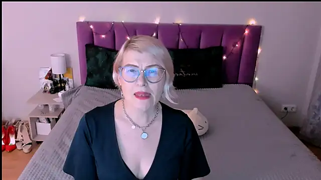 sabrinamacmarren online show from December 2025 04:03:02 PM