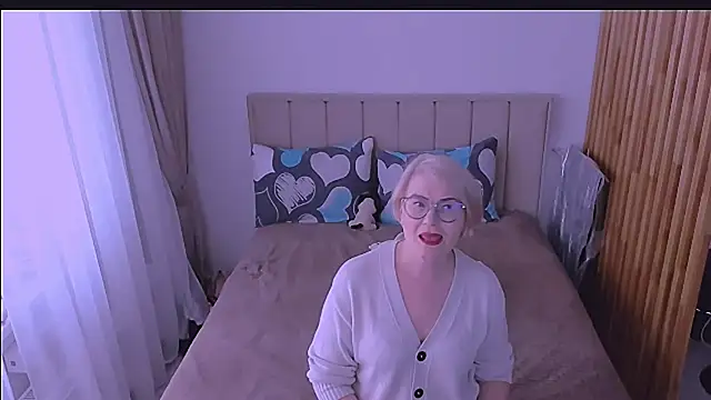 sabrinamacmarren online show from April 2026 01:41:01 PM