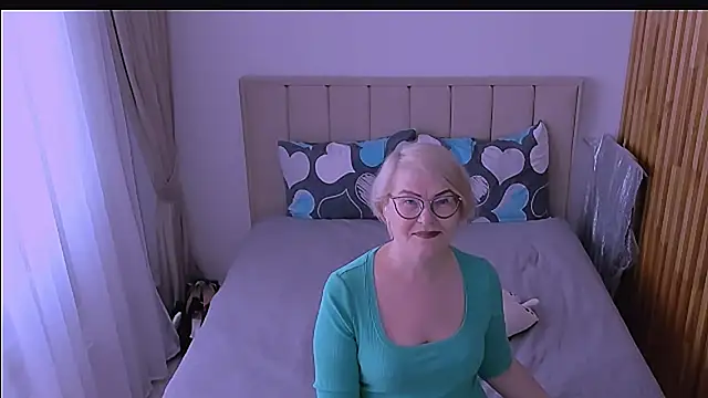 sabrinamacmarren online show from April 2026 10:19:02 AM