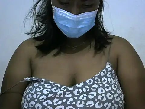 Artinah22 online show from November 2025 07:05:01 PM