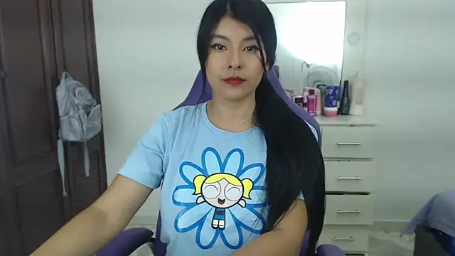 Snapshot of Julieta_Sandia chatting on January 2025 10:19:01 PM Julieta Sandia online show from January 2025 10:19:01 PM