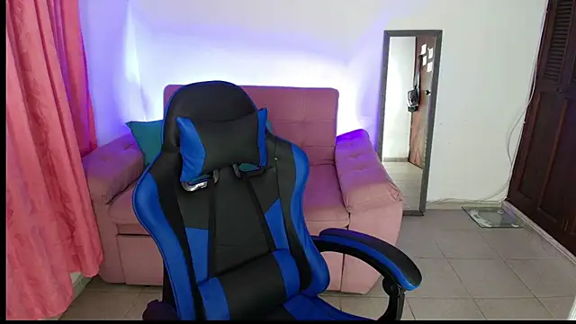 Snapshot of Julieta_Sandia chatting on November 2025 01:27:02 AM Julieta Sandia online show from November 2025 01:27:02 AM