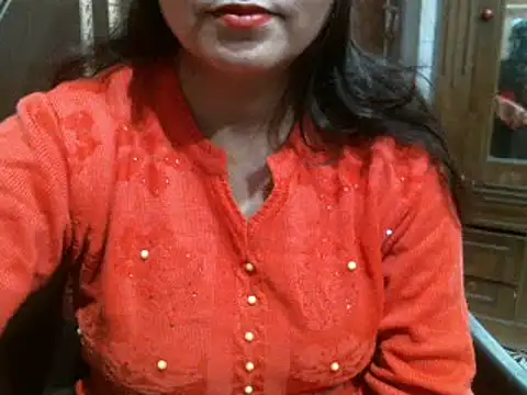 Snapshot of UrsMansi chatting on January 2025 05:33:01 AM UrsMansi online show from January 2025 05:33:01 AM