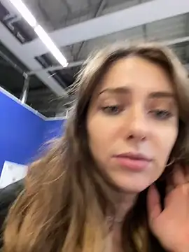 MariiD online show from December 2024 02:42:01 PM