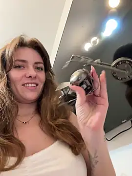 MariiD online show from December 2025 11:48:01 AM