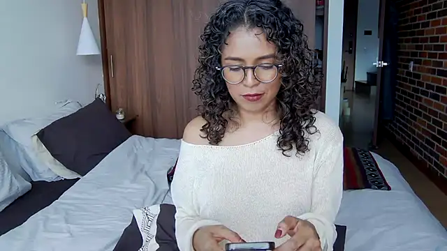 Snapshot of illaroom chatting on December 2024 10:01:02 PM illaroom online show from December 2024 10:01:02 PM