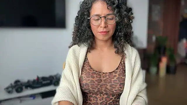 Snapshot of illaroom chatting on October 2025 08:41:01 PM illaroom online show from October 2025 08:41:01 PM