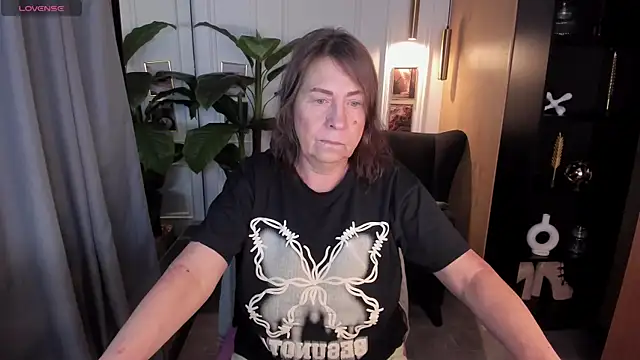 Snapshot of LindaPassionate chatting on July 2026 05:16:02 AM LindaPassionate online show from July 2026 05:16:02 AM
