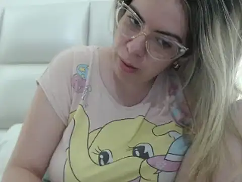 Snapshot of ashlymoon chatting on March 2025 01:13:01 AM ashlymoon online show from March 2025 01:13:01 AM