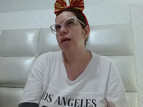 Snapshot of ashlymoon chatting on December 2025 01:00:01 AM ashlymoon online show from December 2025 01:00:01 AM