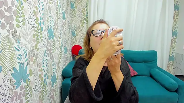 LeaPure online show from September 2025 05:12:01 AM